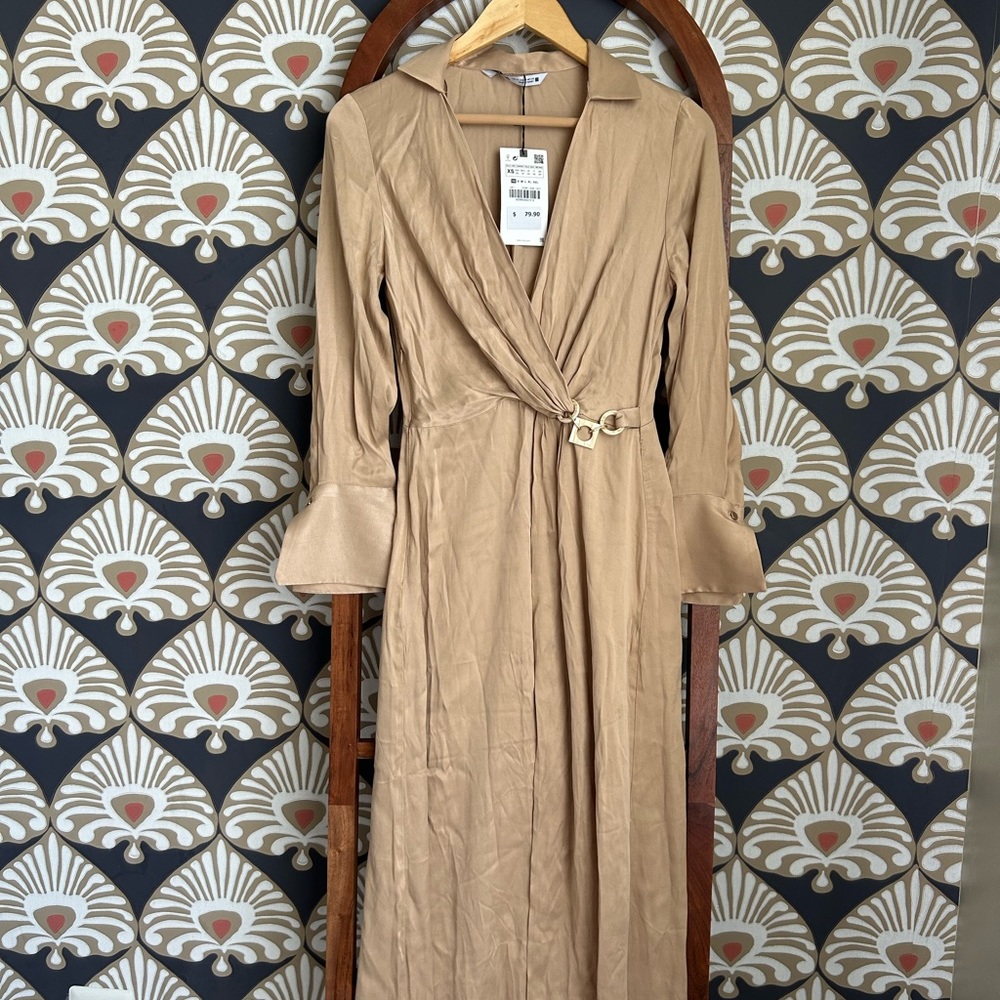Charming Zara dress, size XS. Cute and stylish. Perfect for any occasion.